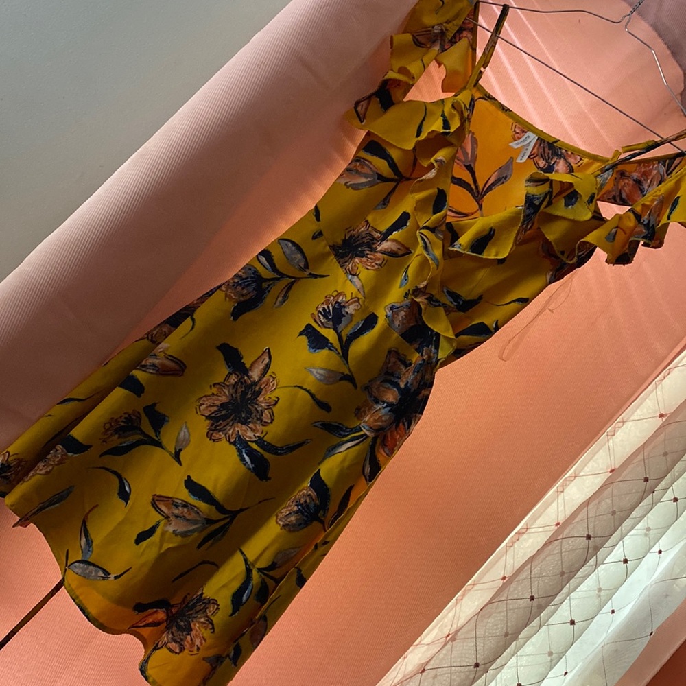 Sundress, it ties up. In great condition, only worn once.